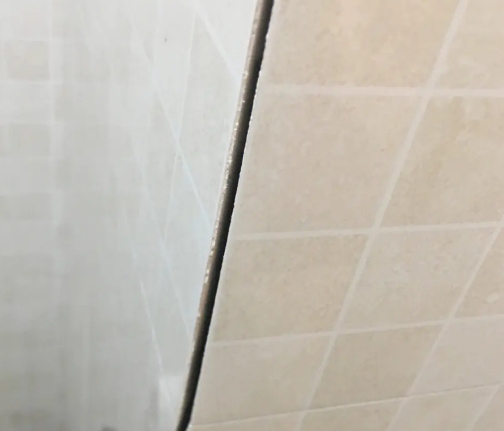 利辛瓷砖空鼓维修公司分享阳台瓷砖脱落的修复过程可以分为以下几个步骤