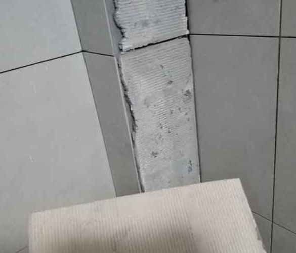 利辛瓷砖空鼓维修公司分享下厨房瓷砖脱落的补救措施。